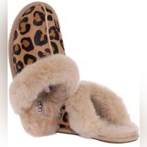 UGG Scuffette II slippers in leopard print 7